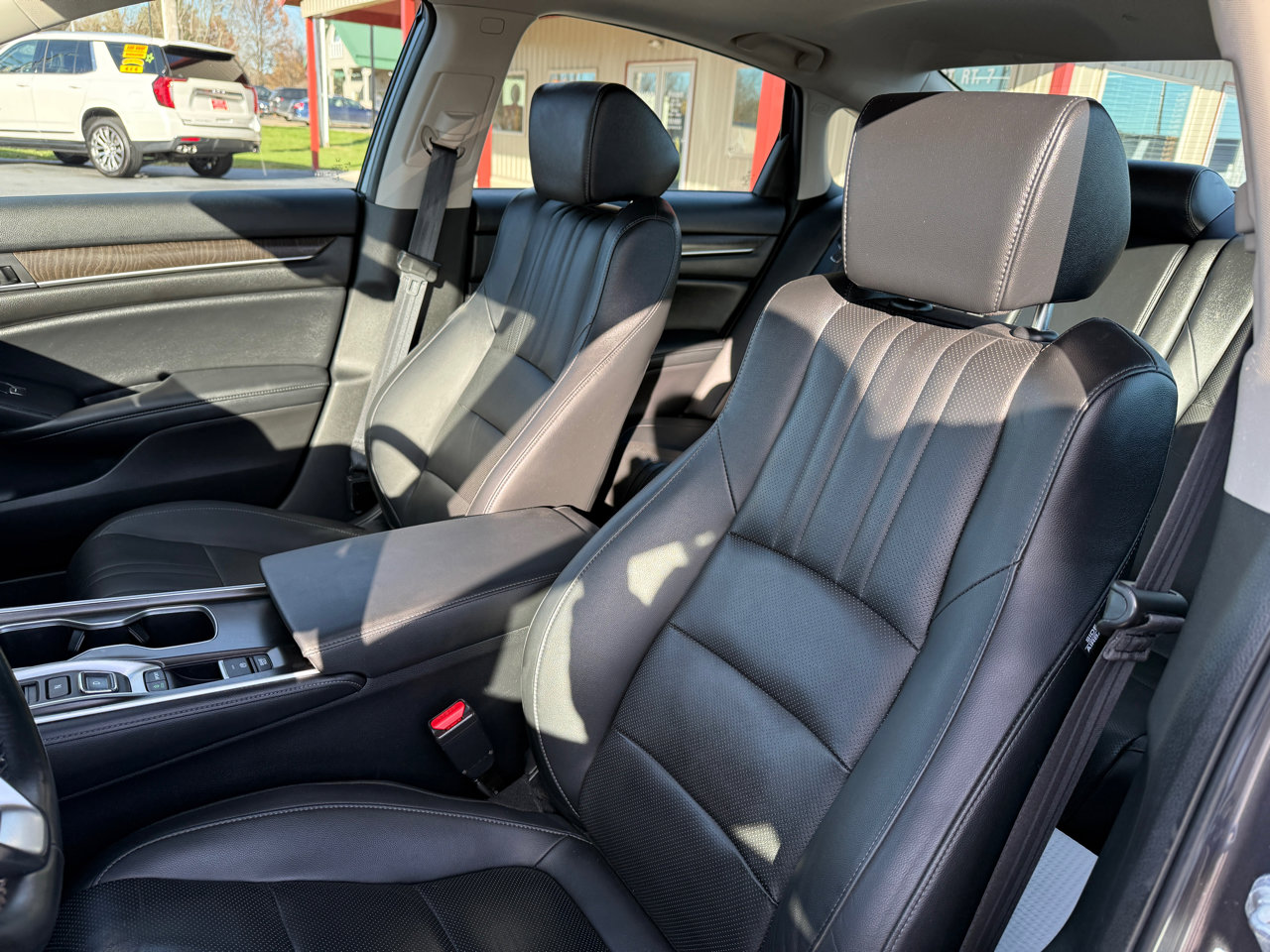Used 2022 Honda Accord Touring image 11