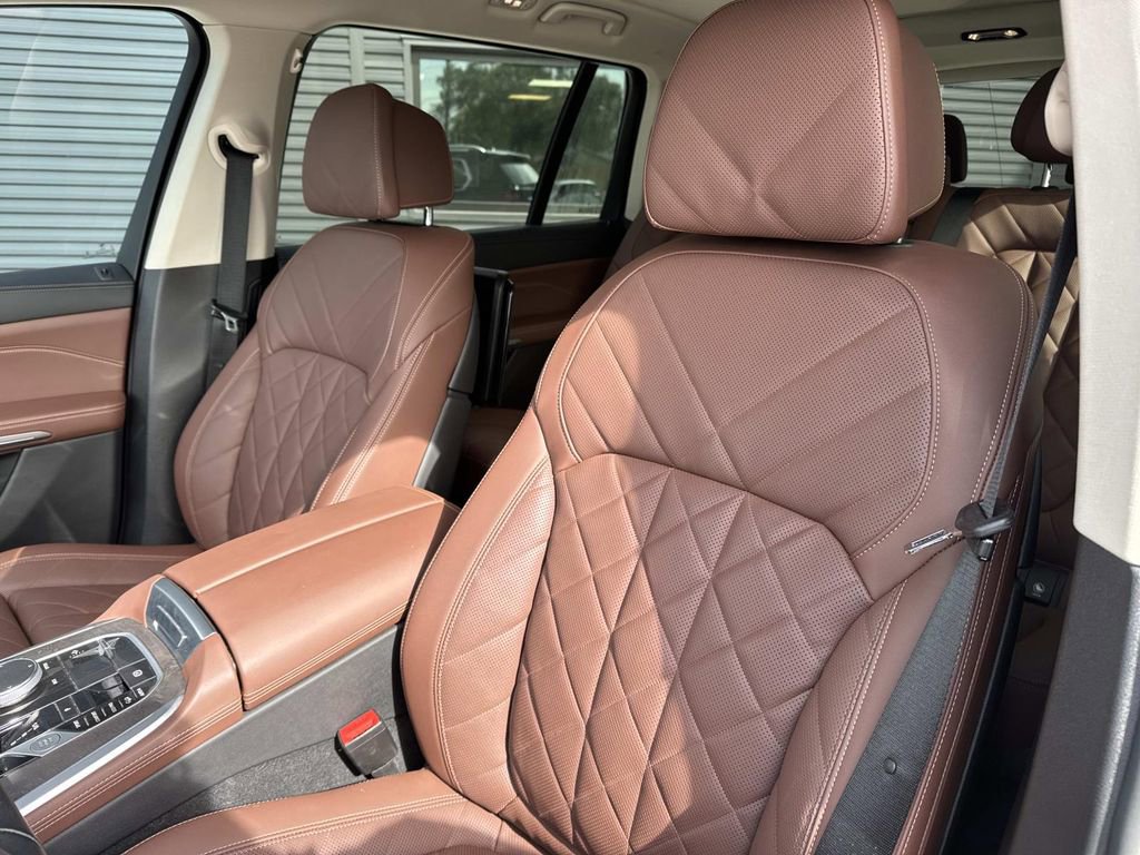 Used 2023 BMW X7 xDrive40i w/ Parking Assistance Package AWD/4WD image 5