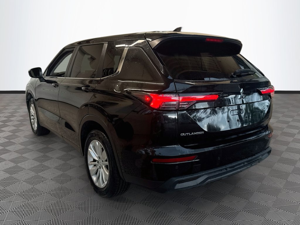Used 2025 Mitsubishi Outlander ES AWD/4WD image 8