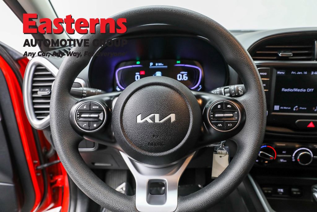 Used 2025 Kia Soul LX w/ LX Technology Package image 10