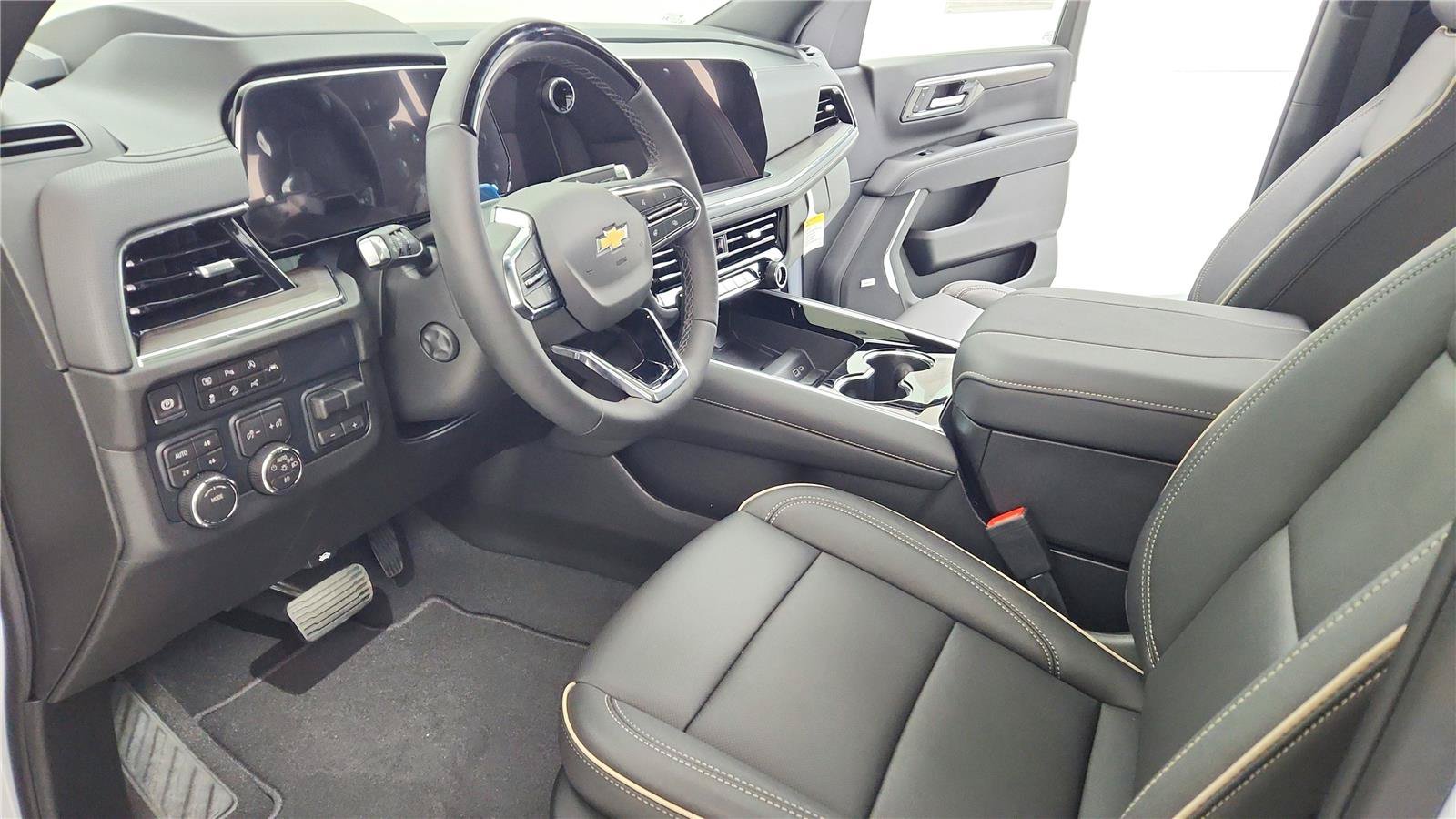 New 2026 Chevrolet Suburban Premier AWD/4WD image 16