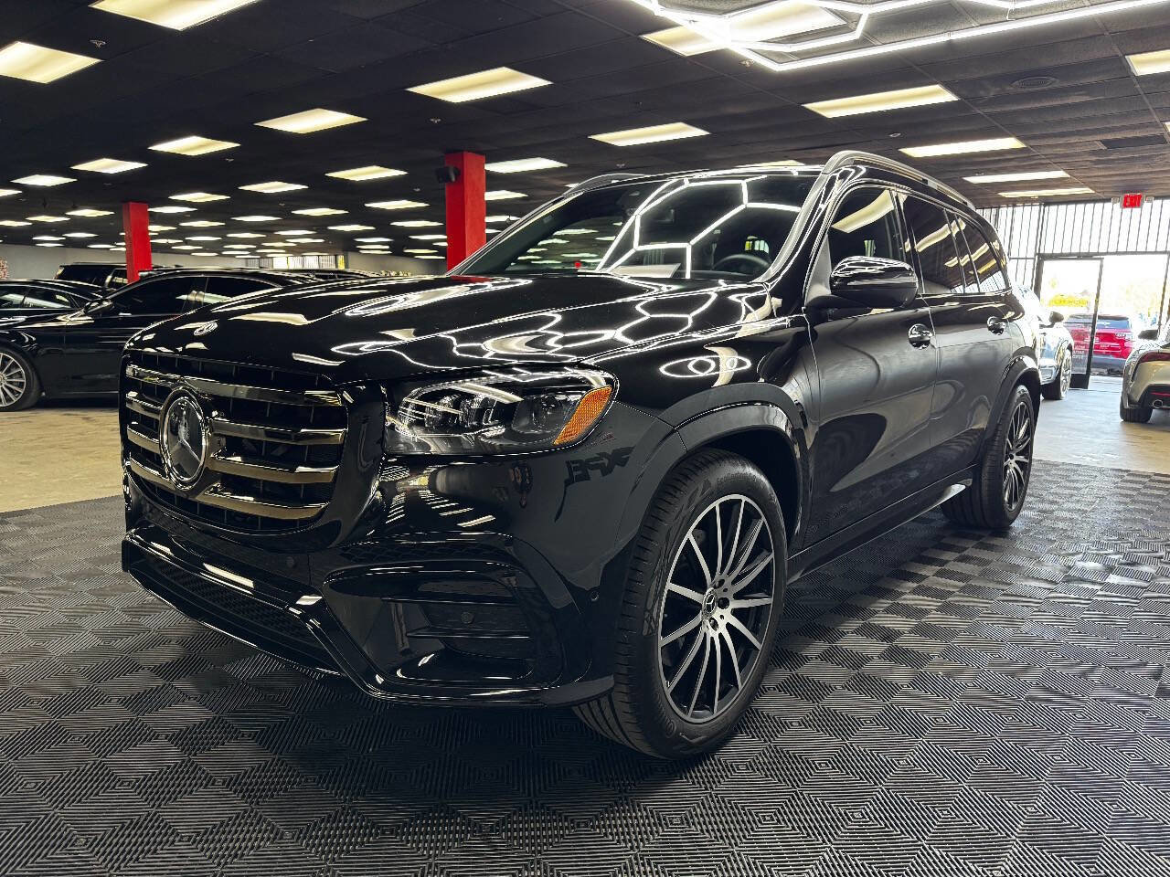 Used 2025 Mercedes-Benz GLS 450 4MATIC image 6