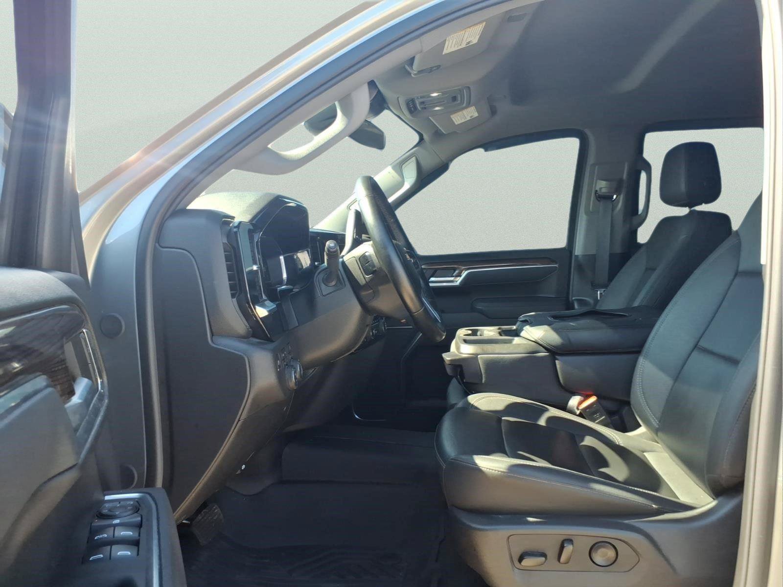 Used 2025 Chevrolet Silverado 1500 LT AWD/4WD image 17