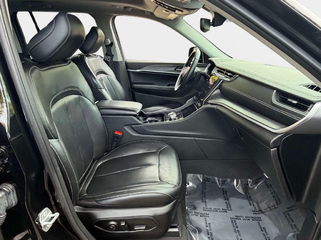 Used 2022 Jeep Grand Cherokee Limited AWD/4WD image 9