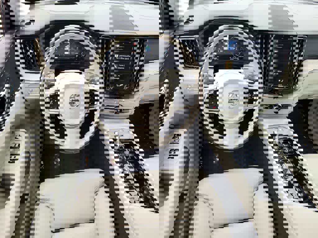 Used 2018 Volvo XC60 T8 Inscription w/ Advanced Package image 13