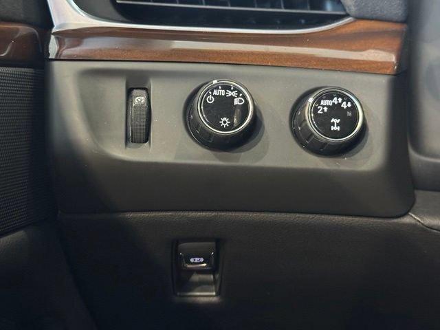 Used 2020 Cadillac Escalade Premium Luxury AWD/4WD image 36