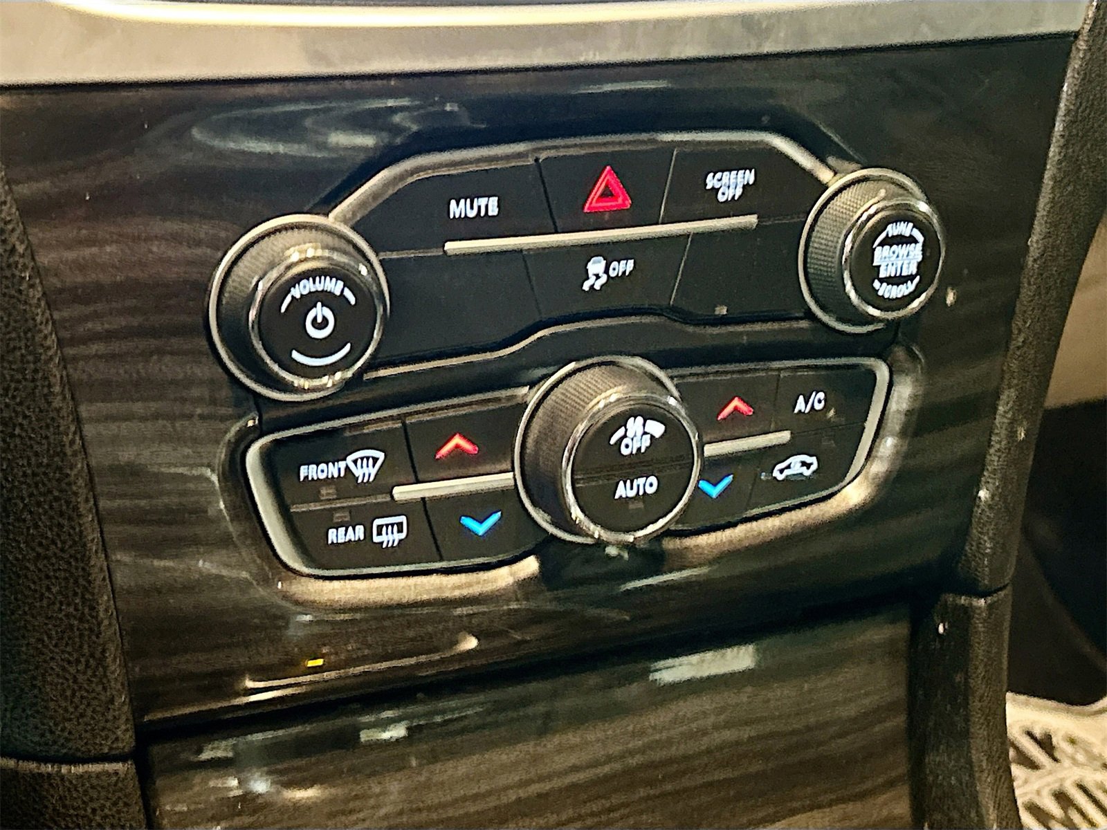 Used 2022 Chrysler 300 Touring w/ Sport Appearance Package image 15