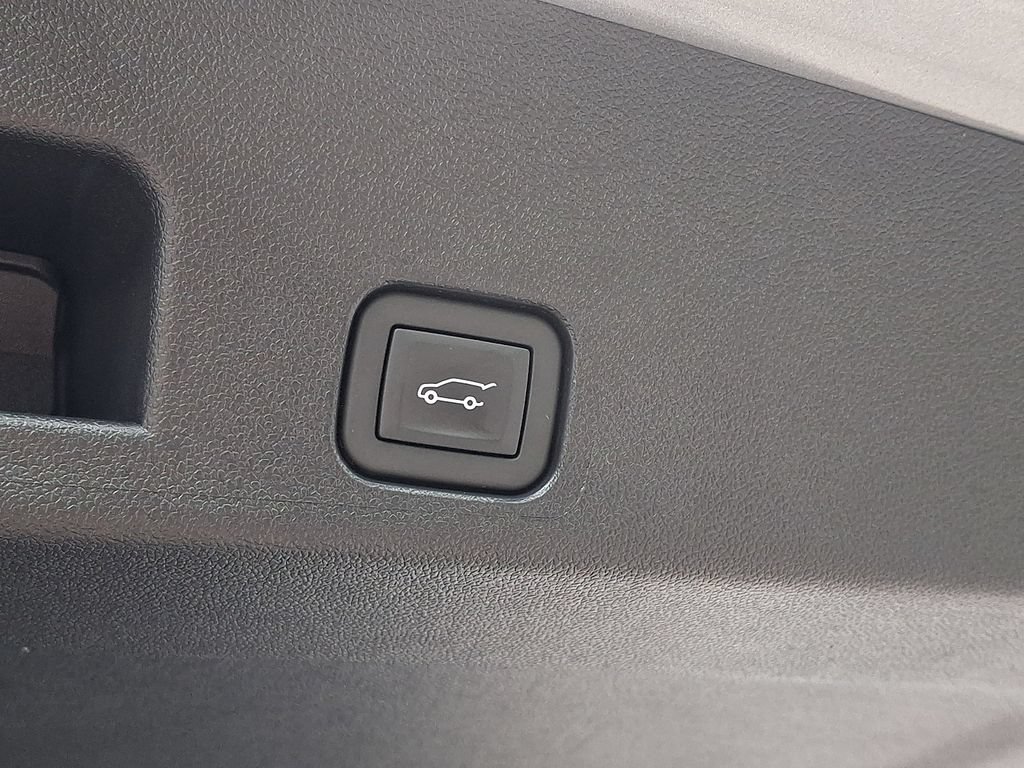 Used 2026 Chevrolet Traverse LT w/ Driver Confidence Package FWD image 28