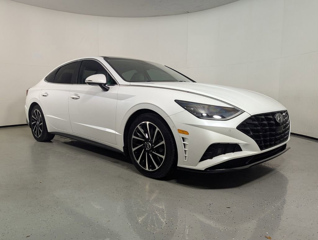Used 2021 Hyundai Sonata Limited w/ Preferred Accessory Package image 2