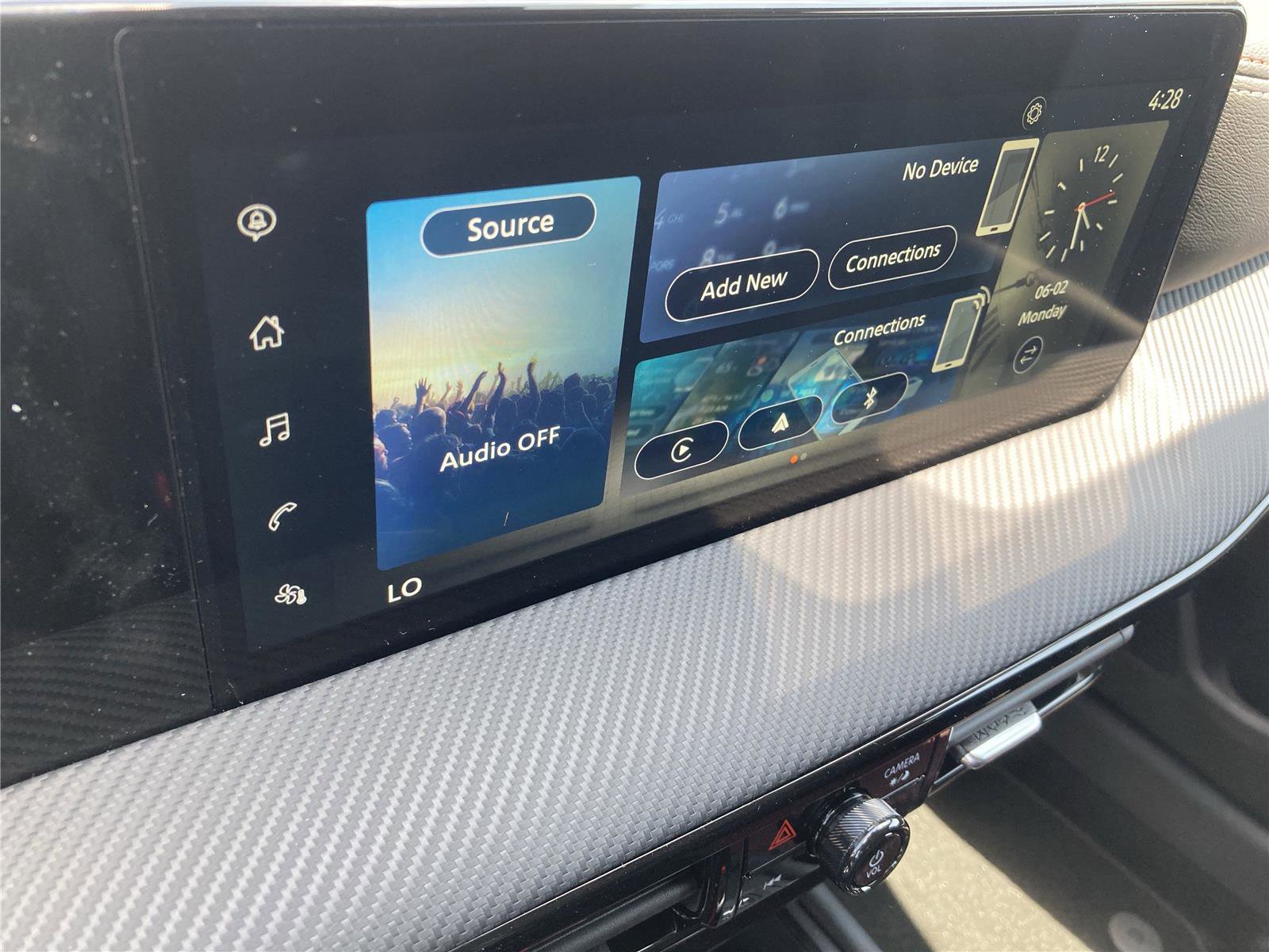 New 2025 Nissan Kicks SR image 15