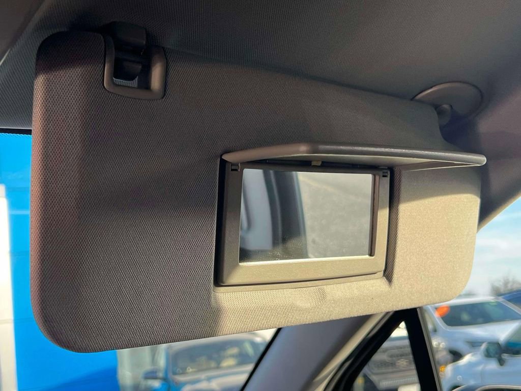 Used 2019 Chevrolet Trax LT w/ LT Convenience Package FWD image 31