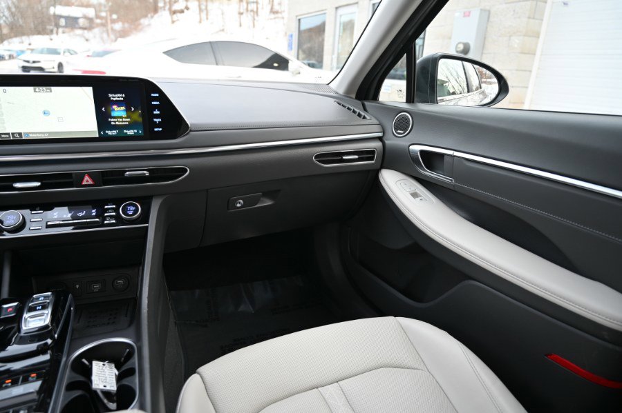 Used 2023 Hyundai Sonata Limited w/ Preferred Accessory Package image 15