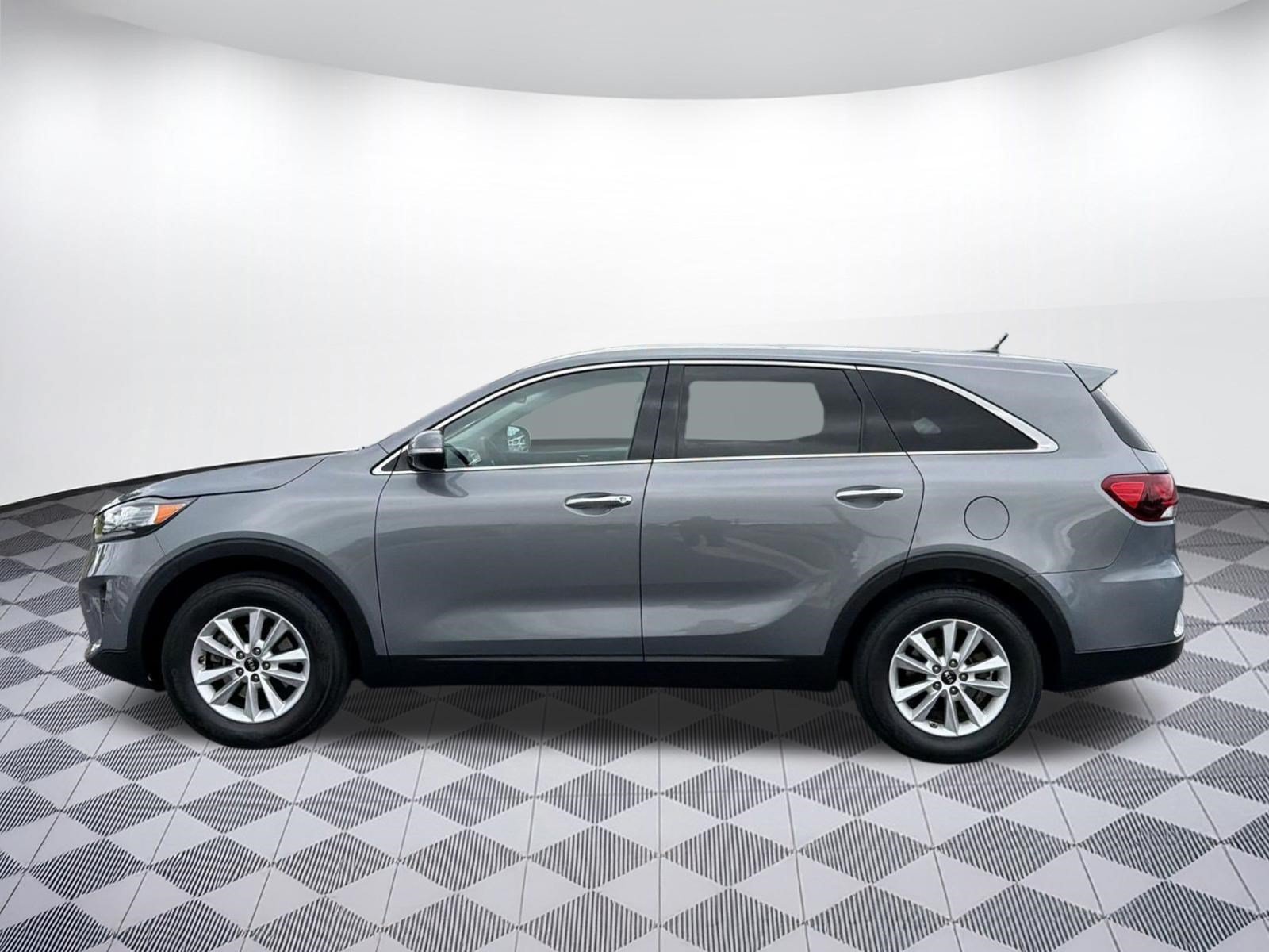 Used 2020 Kia Sorento L FWD image 2