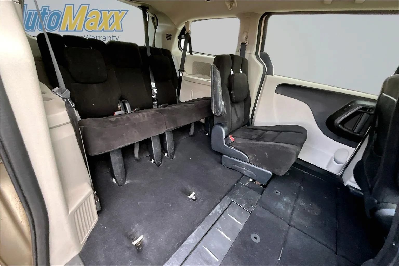 Used 2014 Dodge Grand Caravan SXT w/ Rear Park Assist Package FWD image 23