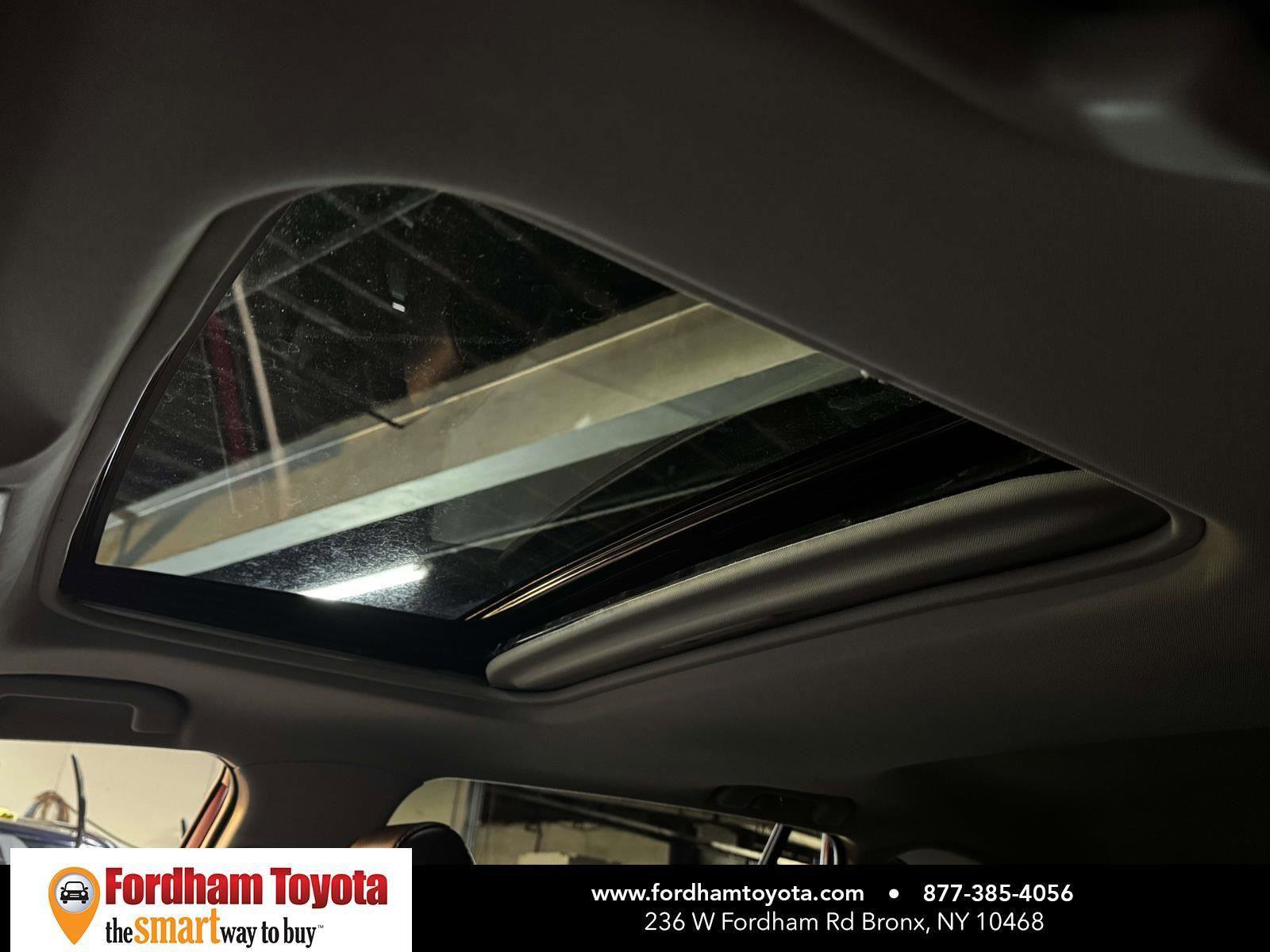 Used 2021 Toyota RAV4 XLE Premium image 17