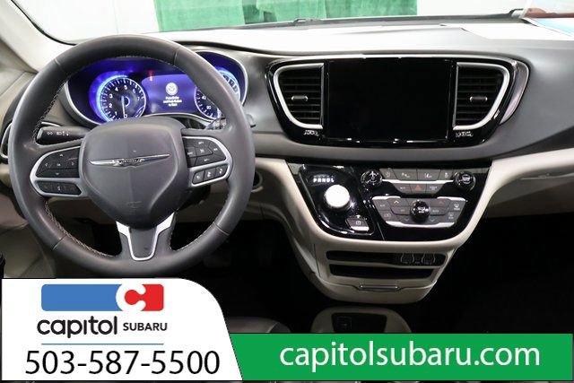 Used 2023 Chrysler Pacifica Touring-L image 14