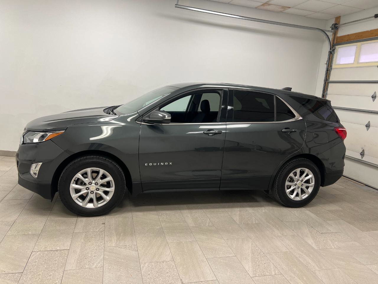 Used 2019 Chevrolet Equinox LT image 2
