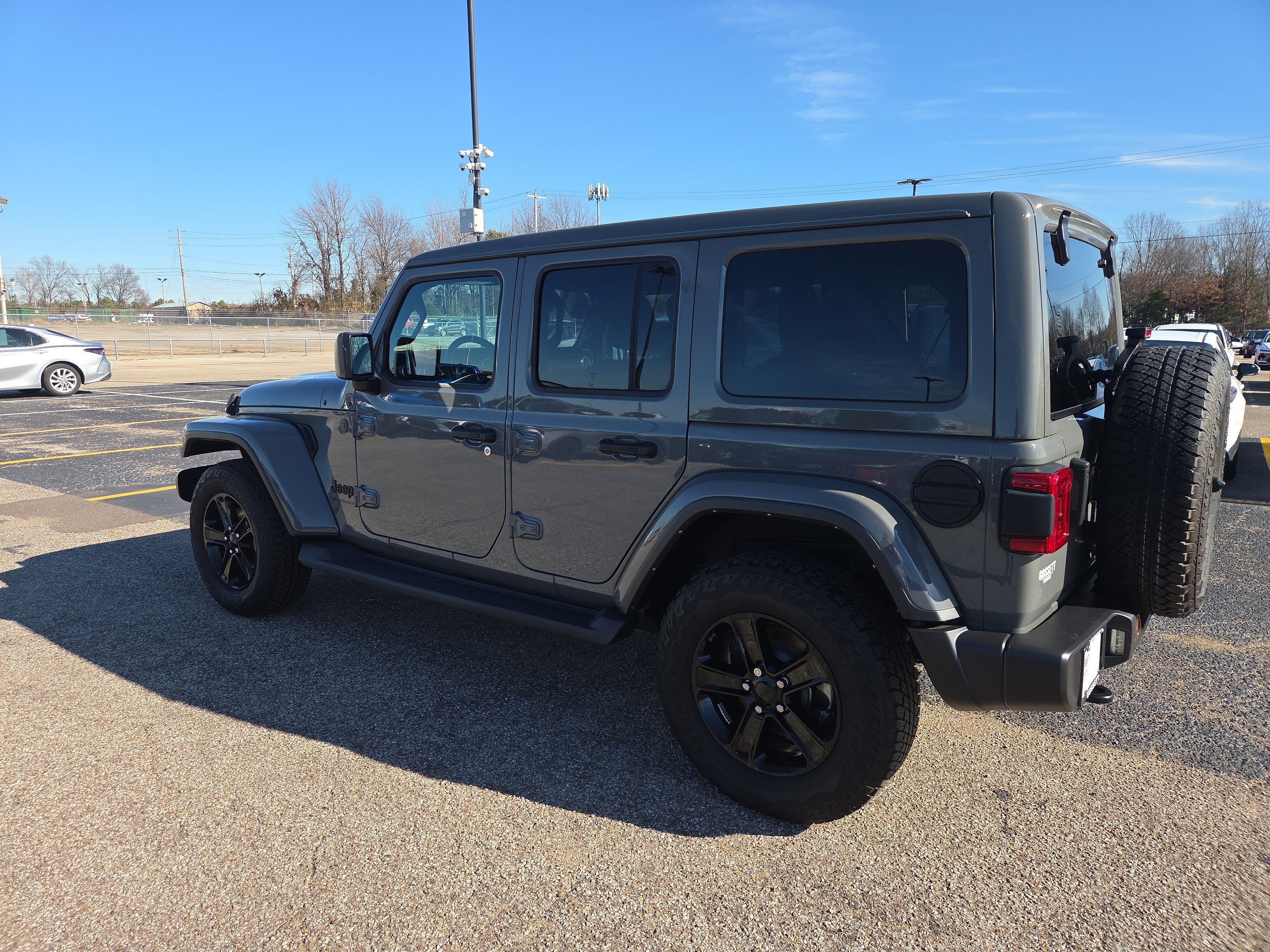 Used 2023 Jeep Wrangler Unlimited Sahara image 3