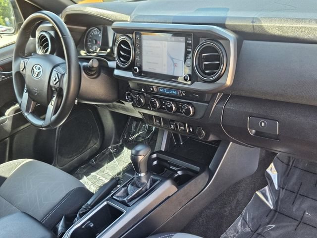 Used 2020 Toyota Tacoma TRD Sport AWD/4WD image 17
