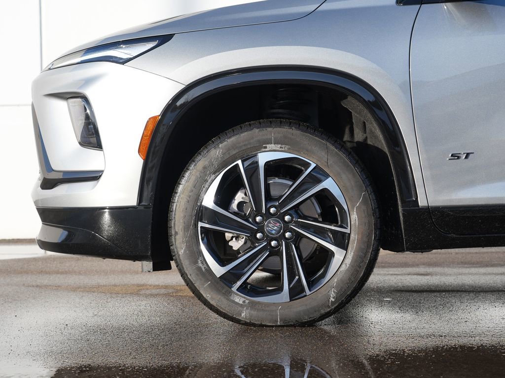 Used 2025 Buick Enclave Sport Touring image 11