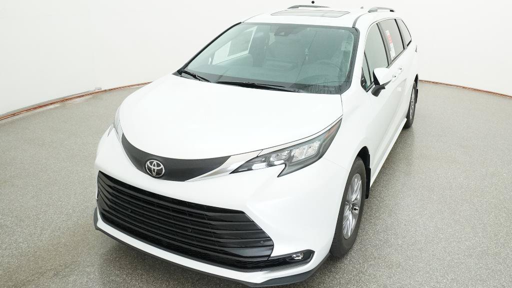 New 2026 Toyota Sienna XLE FWD image 3