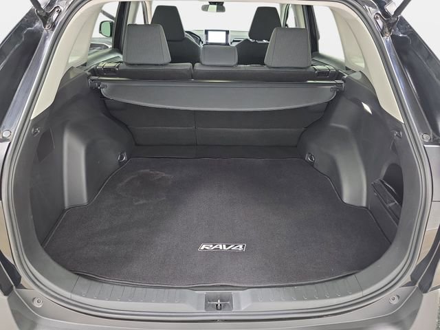 Certified 2023 Toyota RAV4 LE image 31