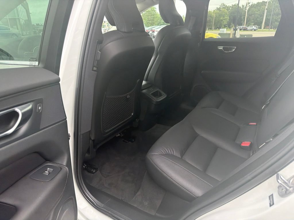 Used 2023 Volvo XC60 B5 Plus w/ Climate Package AWD/4WD image 7