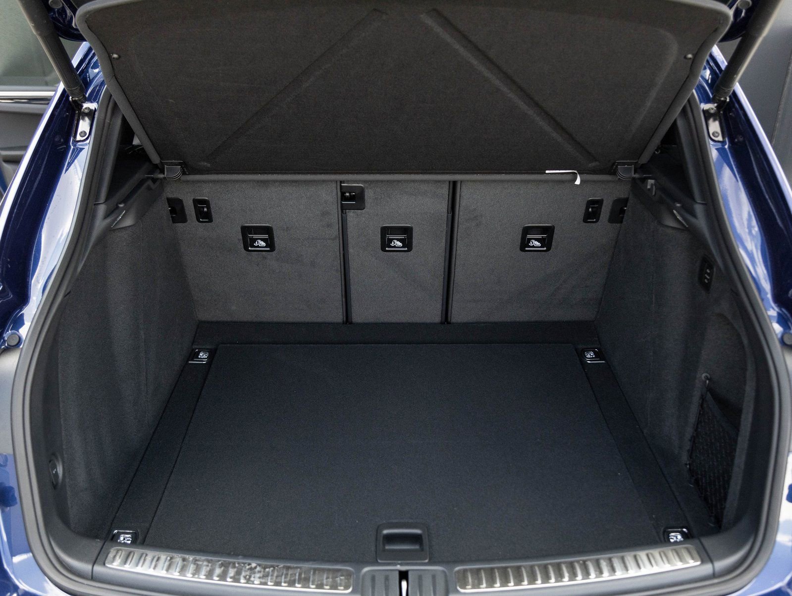 Certified 2025 Porsche Macan S AWD/4WD image 31