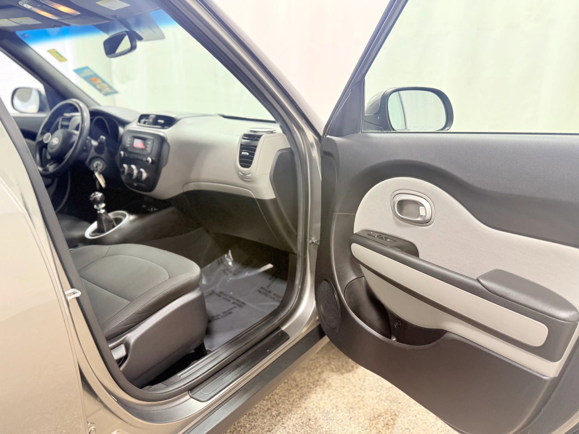 Used 2014 Kia Soul EV image 16