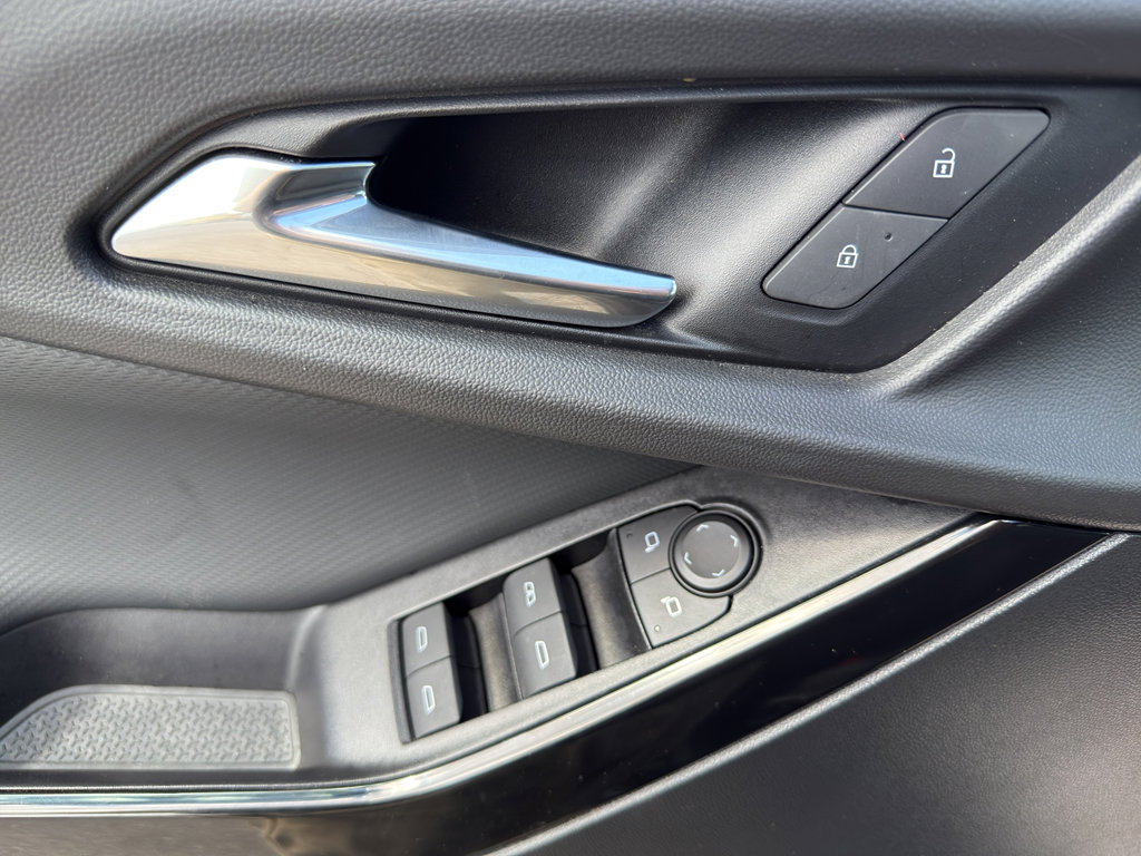 Used 2025 Chevrolet Equinox LT w/ Convenience Package II image 12