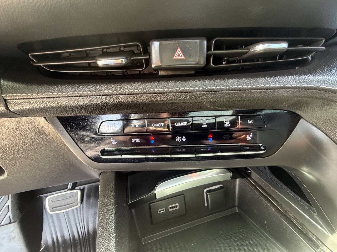 Used 2022 Buick Envision Essence w/ Sport Touring Package AWD/4WD image 24