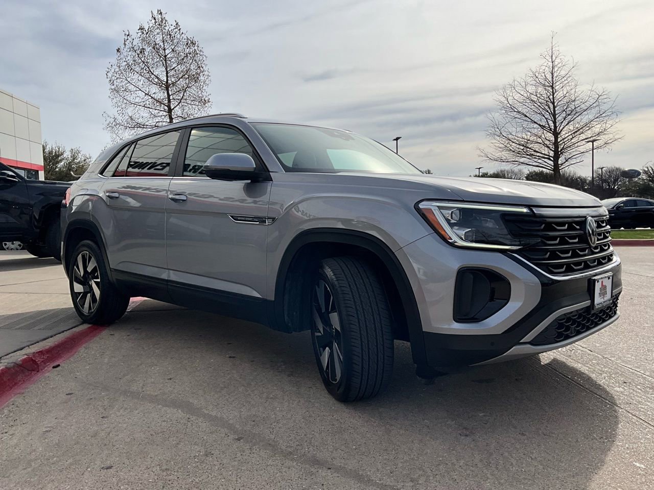 Used 2025 Volkswagen Atlas Cross Sport SE image 4