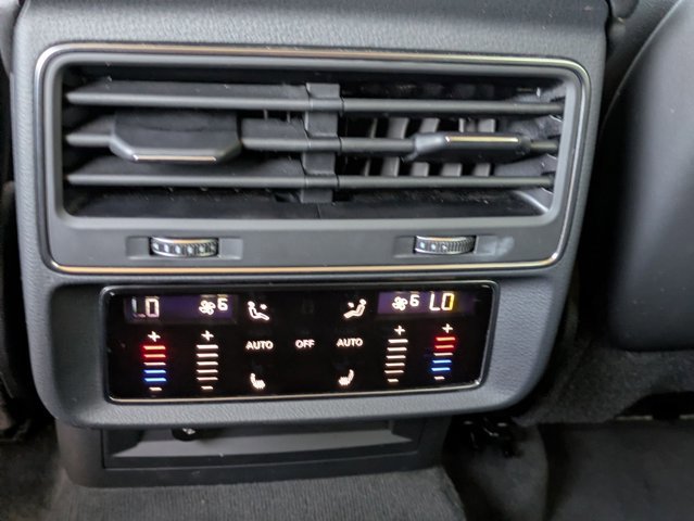 Used 2019 Audi Q8 Premium Plus w/ Premium Plus AWD/4WD image 17