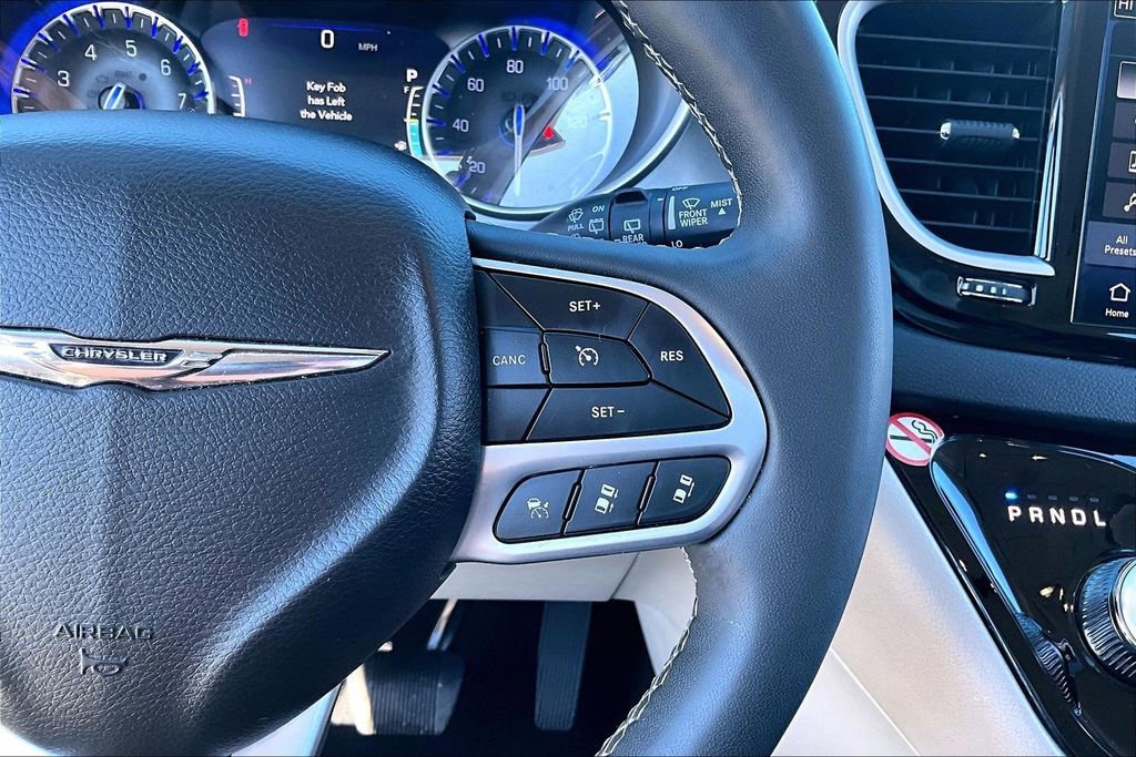 Used 2024 Chrysler Pacifica Touring-L image 12