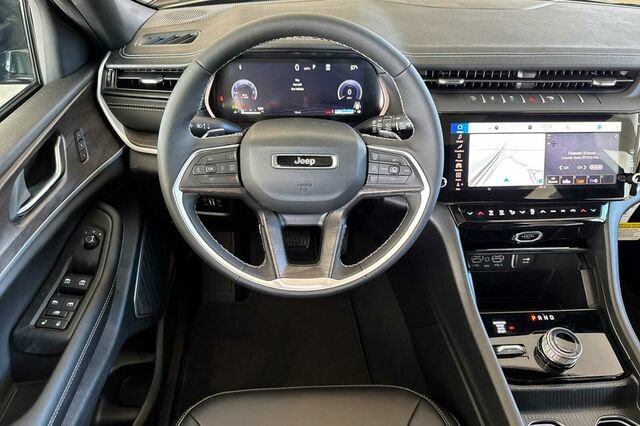 New 2026 Jeep Grand Cherokee Limited w/ Limited Altitude Package AWD/4WD image 11