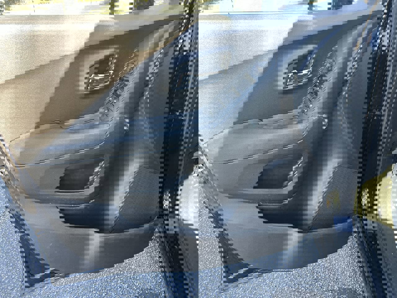 Used 2018 Chevrolet Trax LT w/ Redline Edition image 14