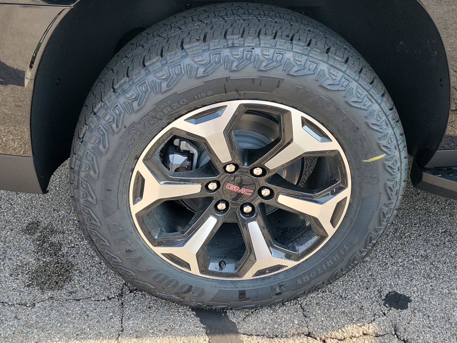 New 2026 GMC Yukon XL AT4 AWD/4WD image 5