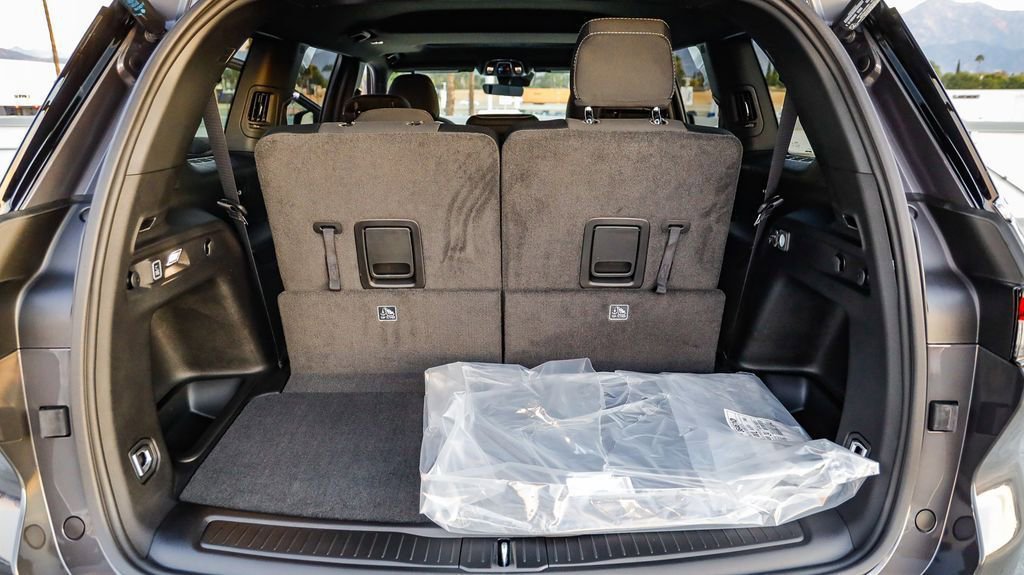 New 2025 Jeep Grand Cherokee L Laredo w/ Luxury Tech Group I image 28