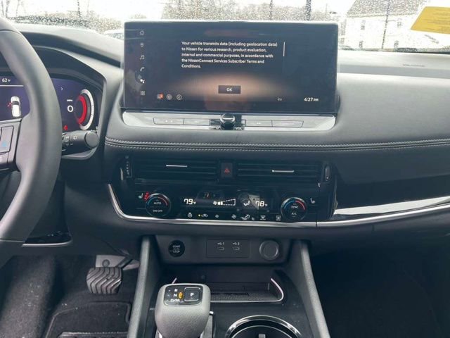 Used 2025 Nissan Rogue SL image 14