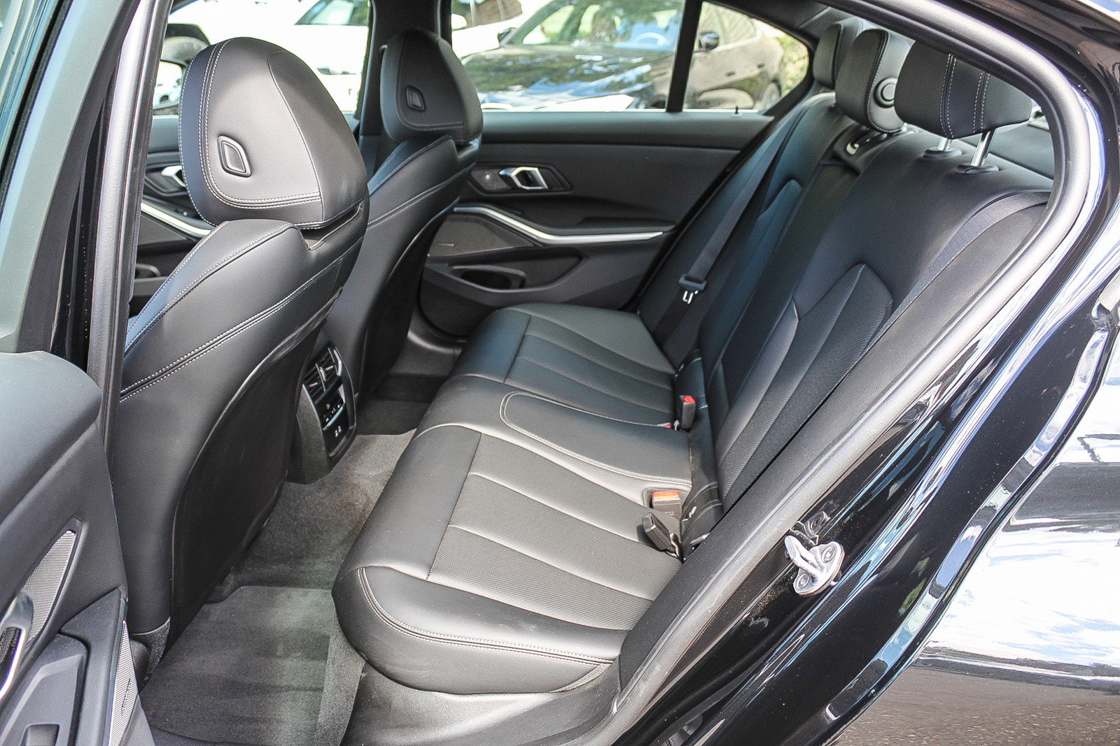 Certified 2025 BMW 330i Sedan image 18