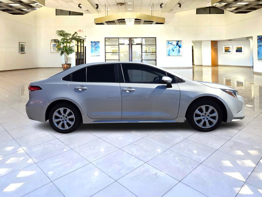 Used 2022 Toyota Corolla LE image 8
