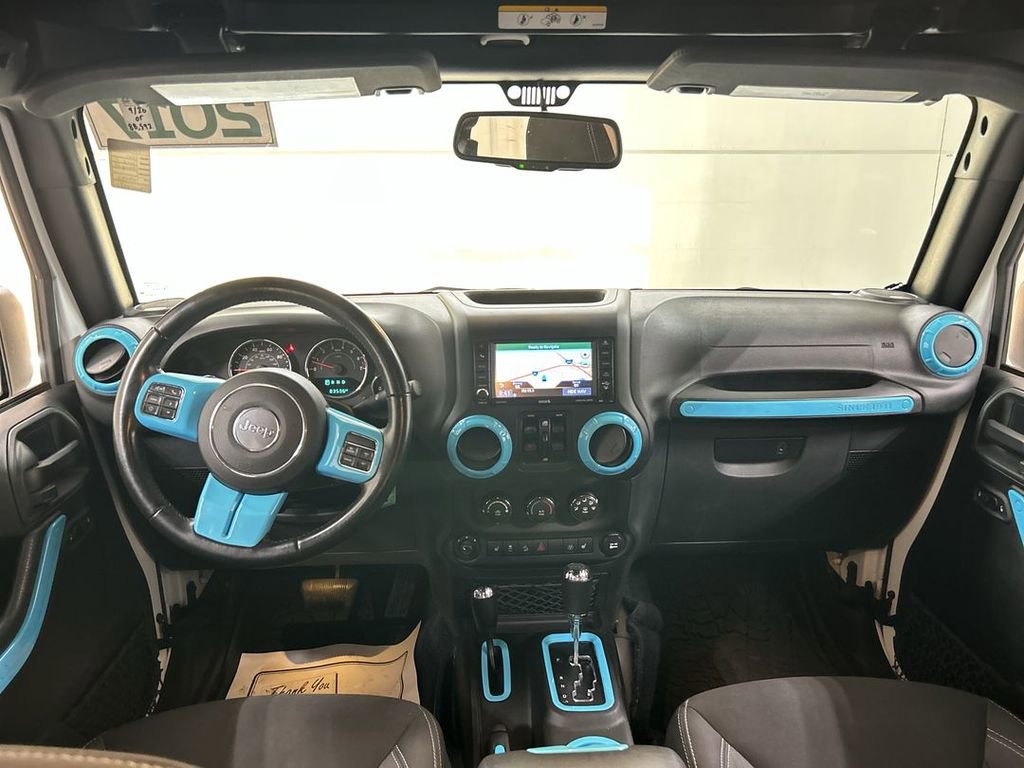 Used 2017 Jeep Wrangler Unlimited Sahara w/ Connectivity Group AWD/4WD image 18