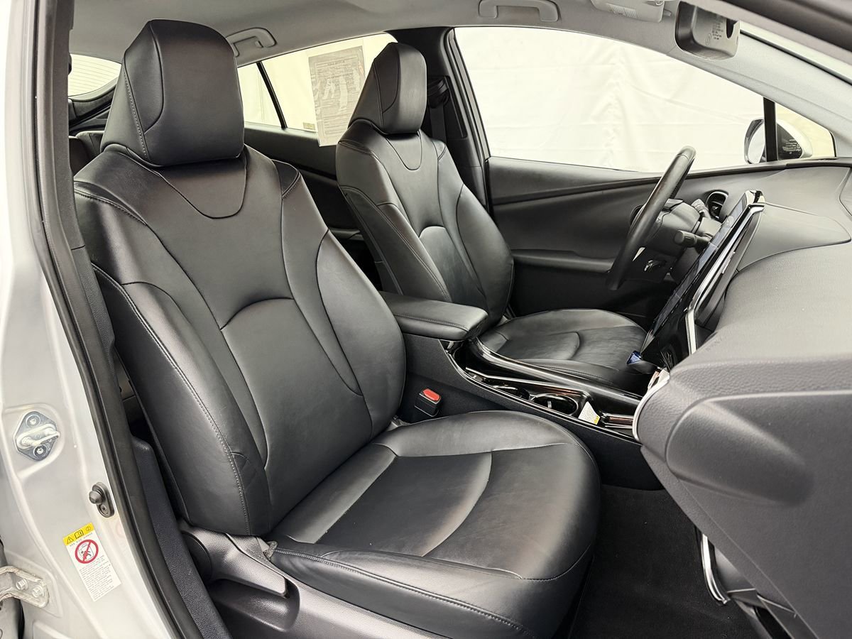 Used 2017 Toyota Prius Prime Advanced FWD image 31