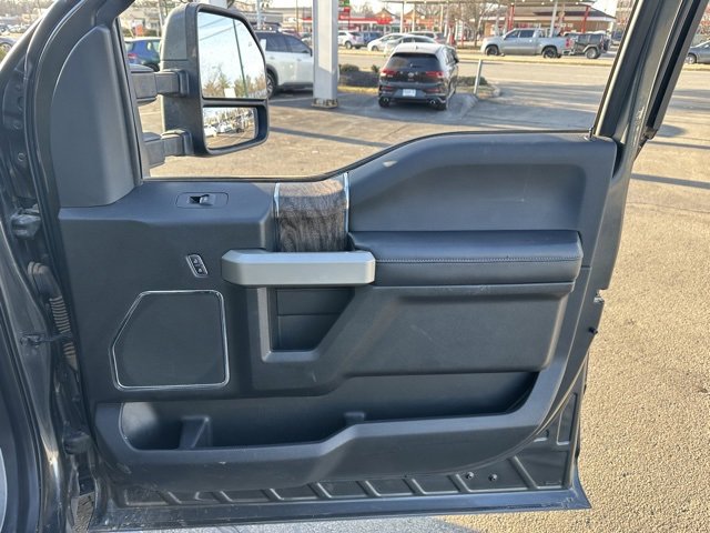 Used 2017 Ford F350 Lariat image 23