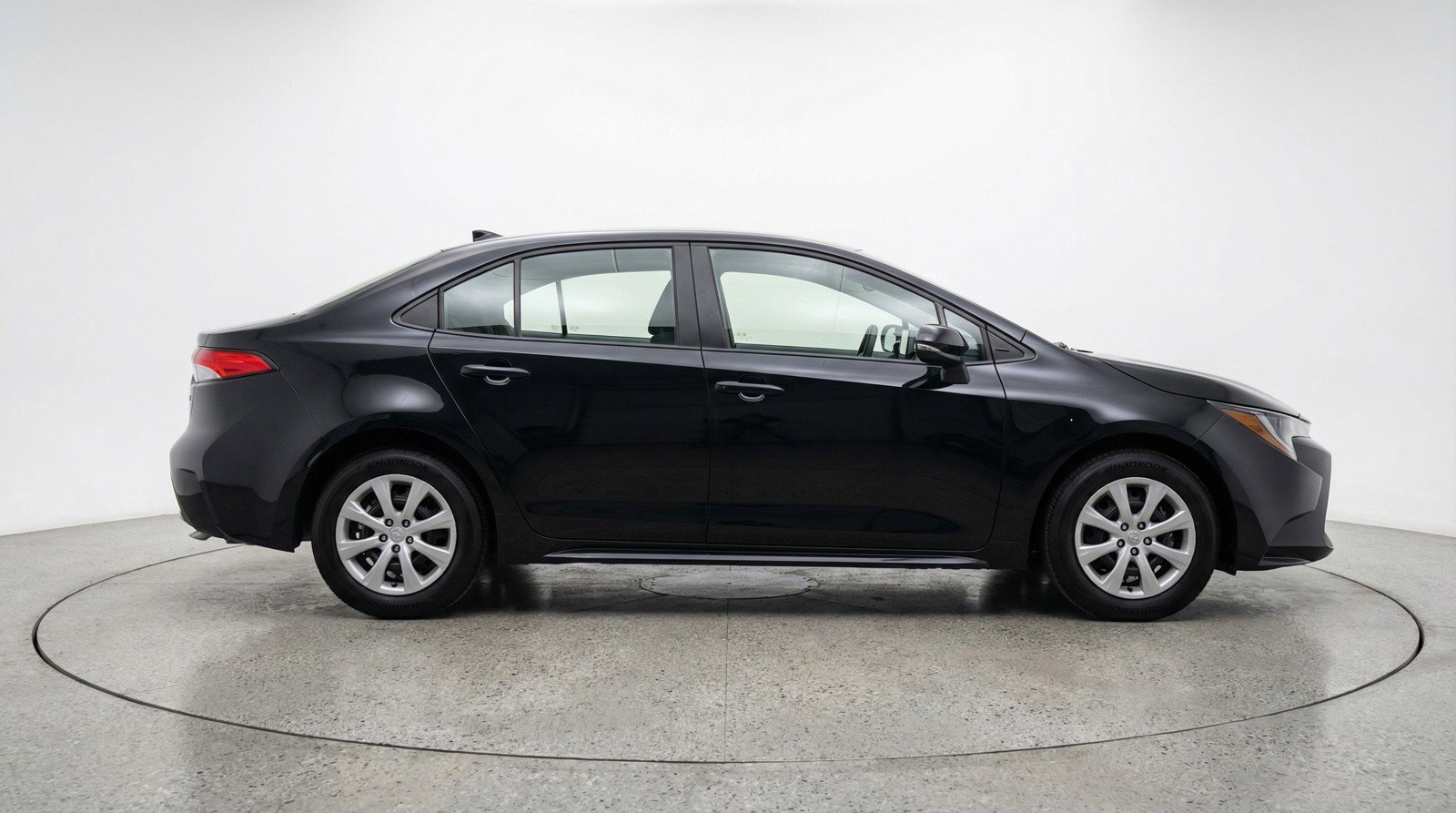 Used 2025 Toyota Corolla LE image 11