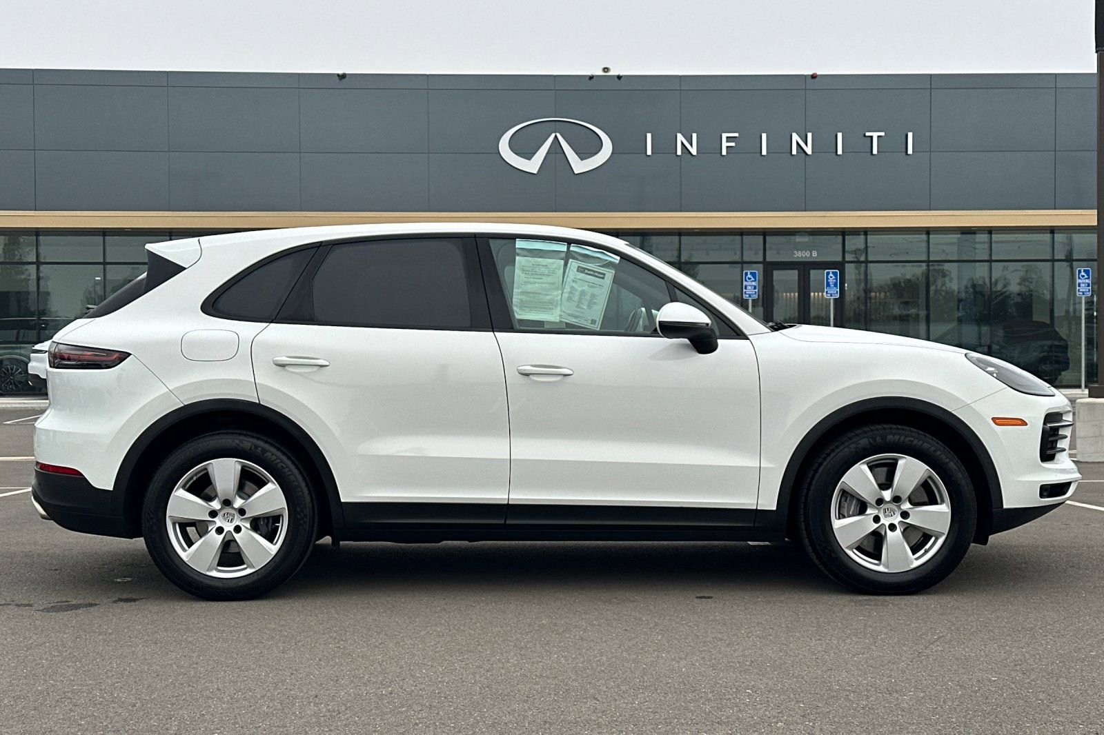 Used 2023 Porsche Cayenne image 3