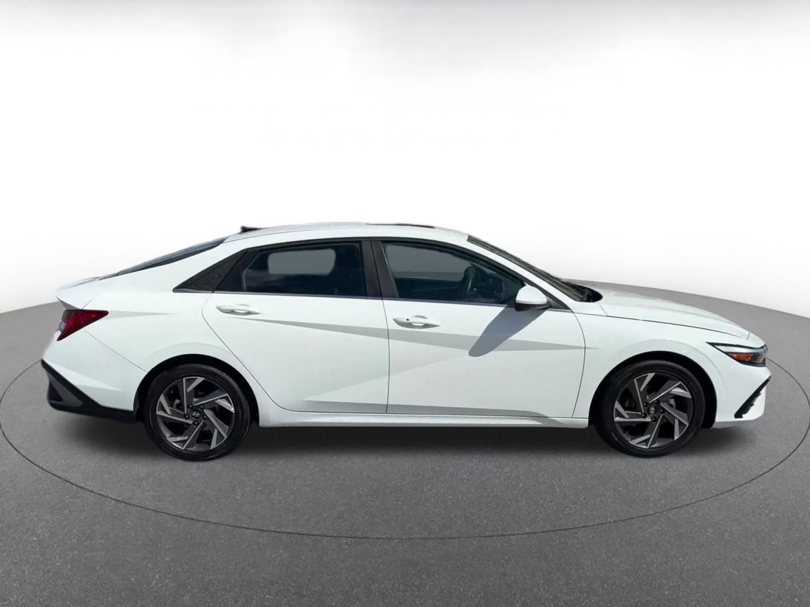 Used 2025 Hyundai Elantra SEL image 16