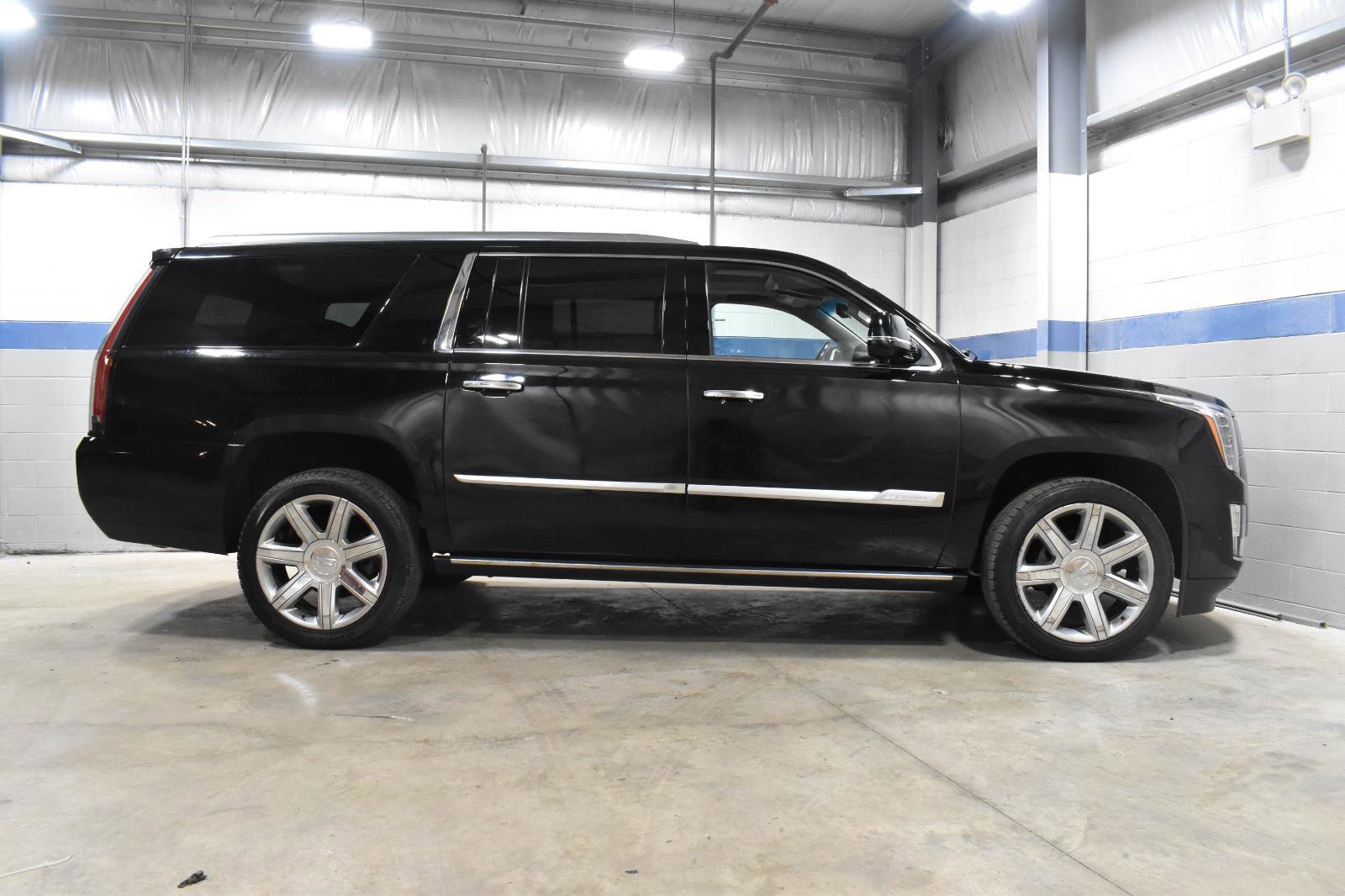 Used 2019 Cadillac Escalade ESV Premium Luxury AWD/4WD image 30