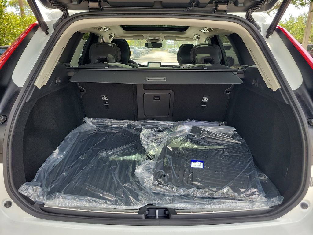 New 2026 Volvo XC60 B5 Plus w/ Protection Package AWD/4WD image 4