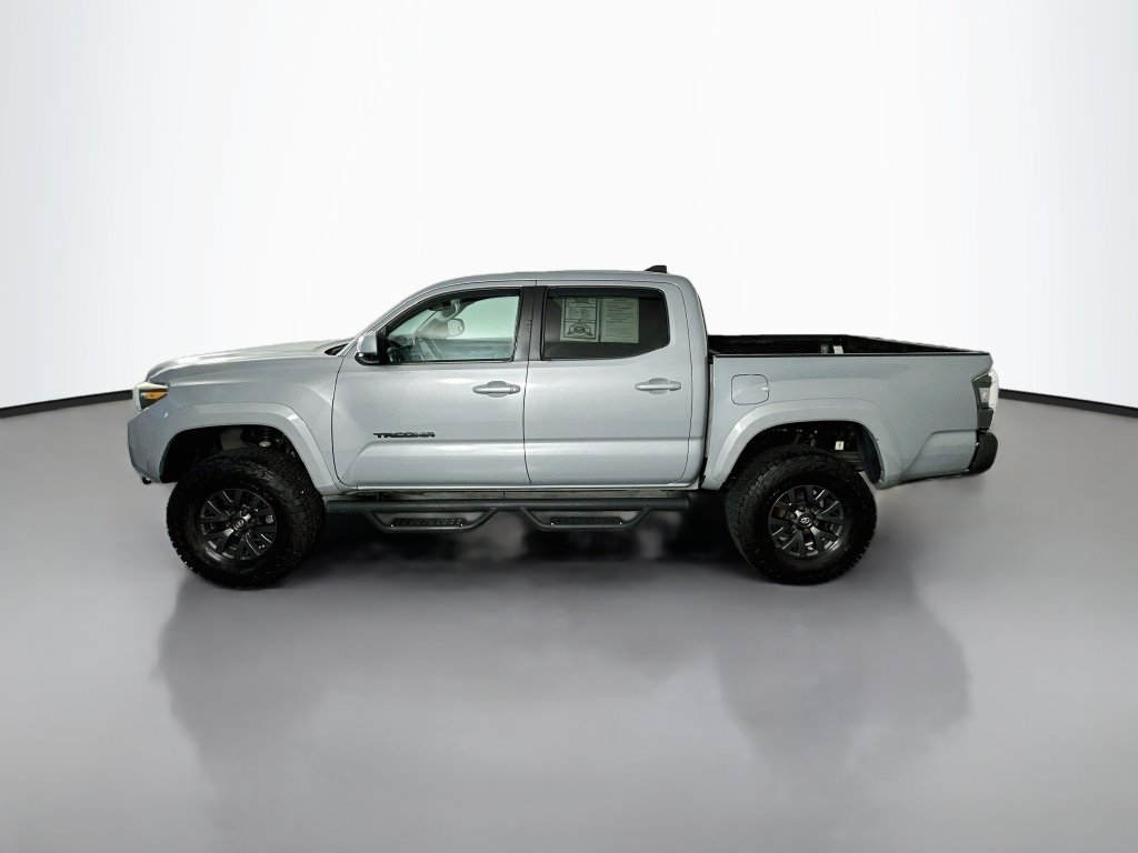 Used 2021 Toyota Tacoma SR5 AWD/4WD image 4